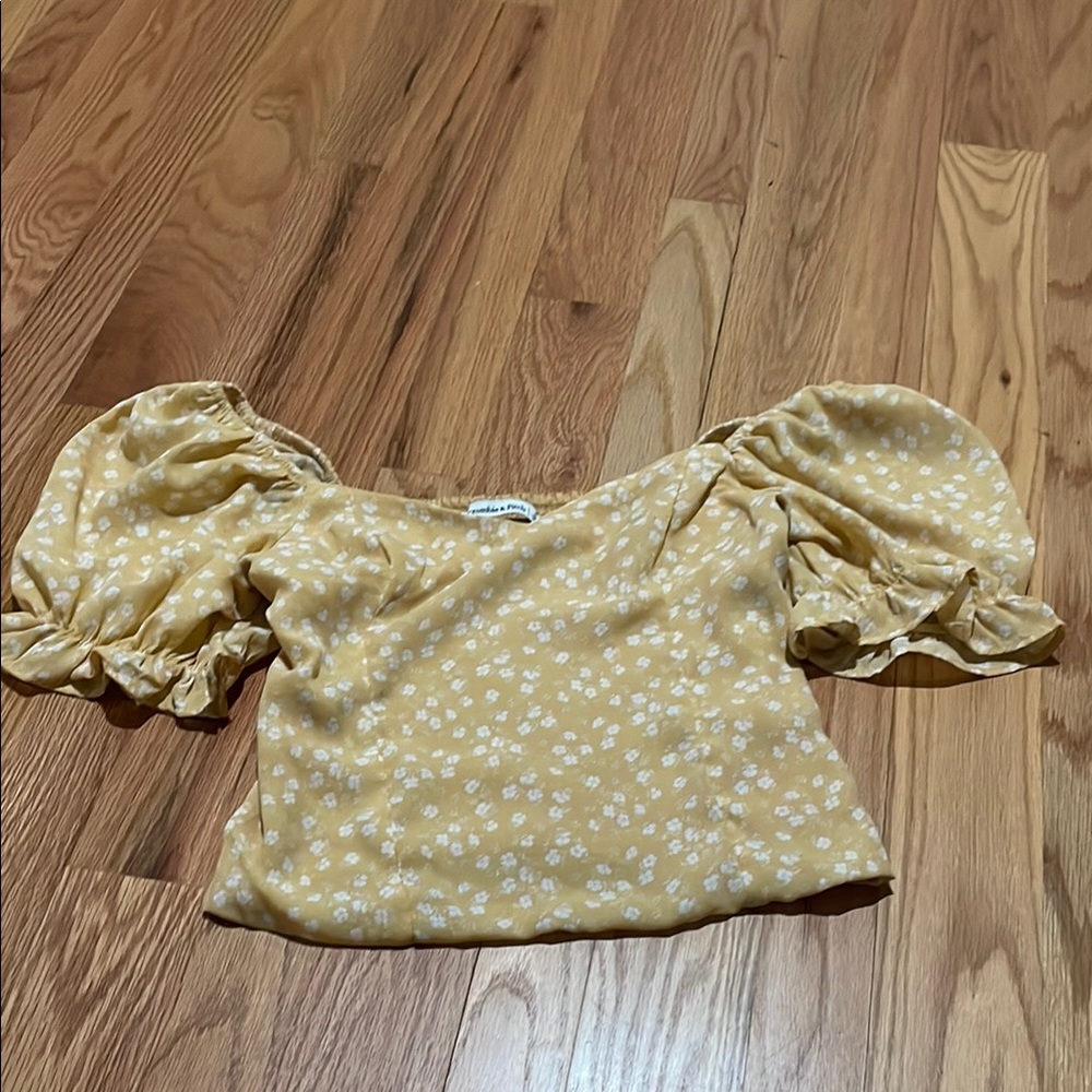 Abercrombie and Fitch Yellow Floral Puff Sleeve Top Like New Small